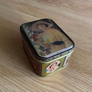 Vintage 1993 Coca Cola Bristolware Metal Collectible Tin